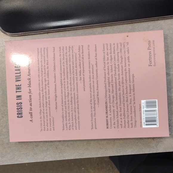 Signed copy crisis in the village by Robert Franklin - Picture 2 of 8